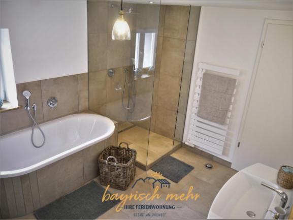 Ihre Ferienwohnung Bayrisch Mehr... Gstadt am Chiemsee Oda fotoğraf